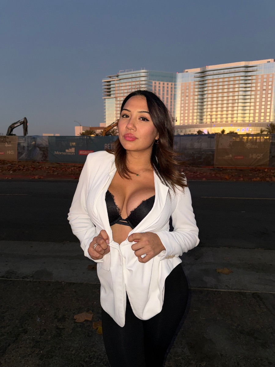 Take a pause and enjoy Ali Cruz — streaming from Medan