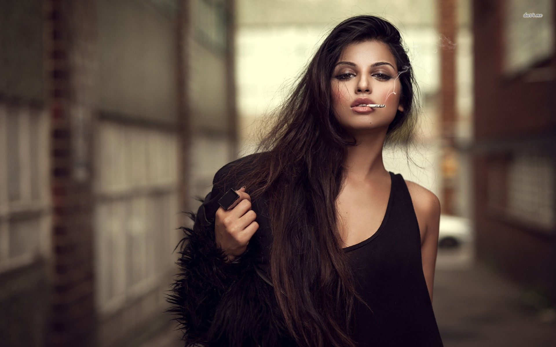 A playful frame from Sassy girls — online in Medan