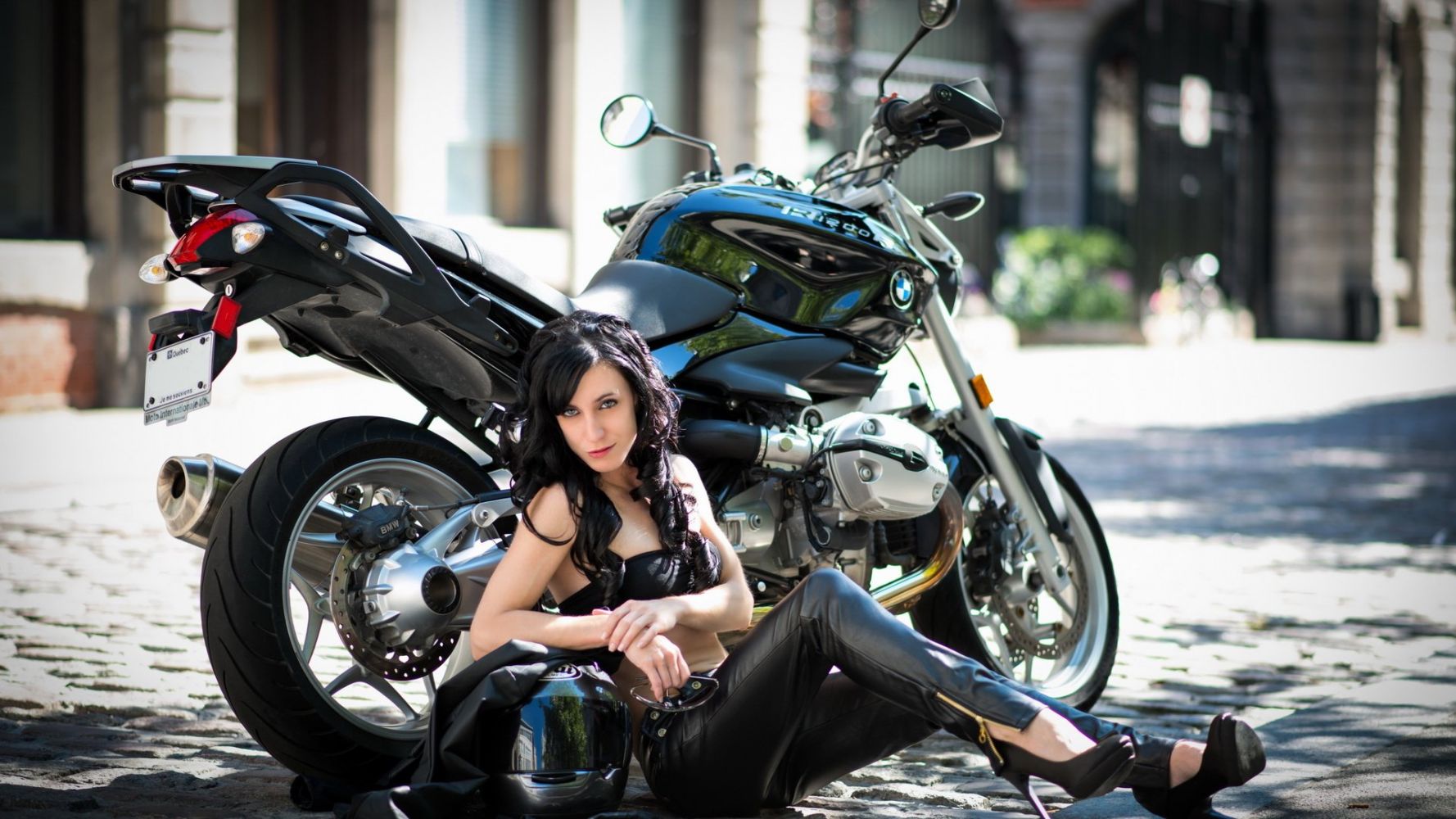 Fresh photos, fresh mood — European women on bikes online in Medan