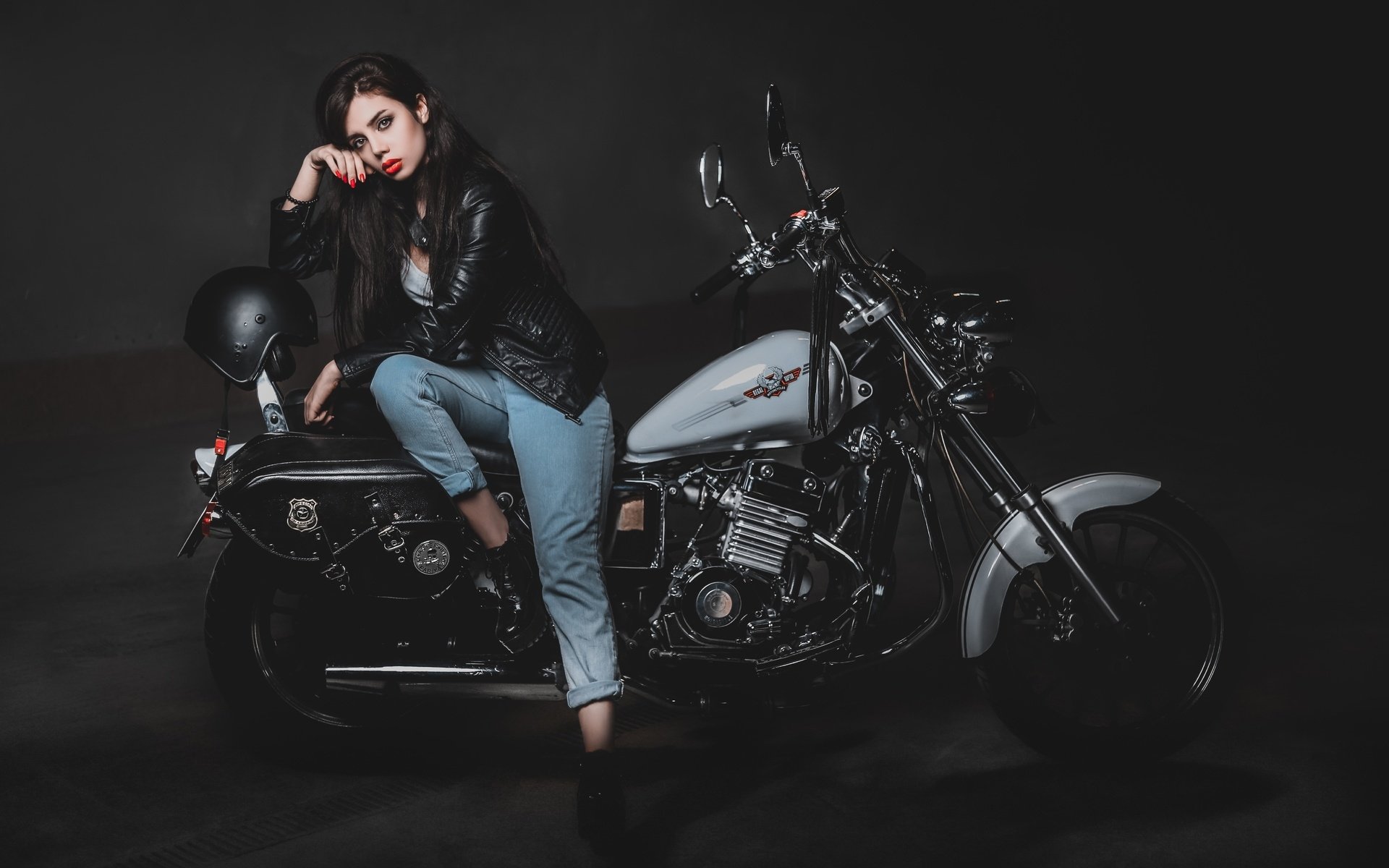 Biker girls: style and drive brings the glow — live moments in Medan