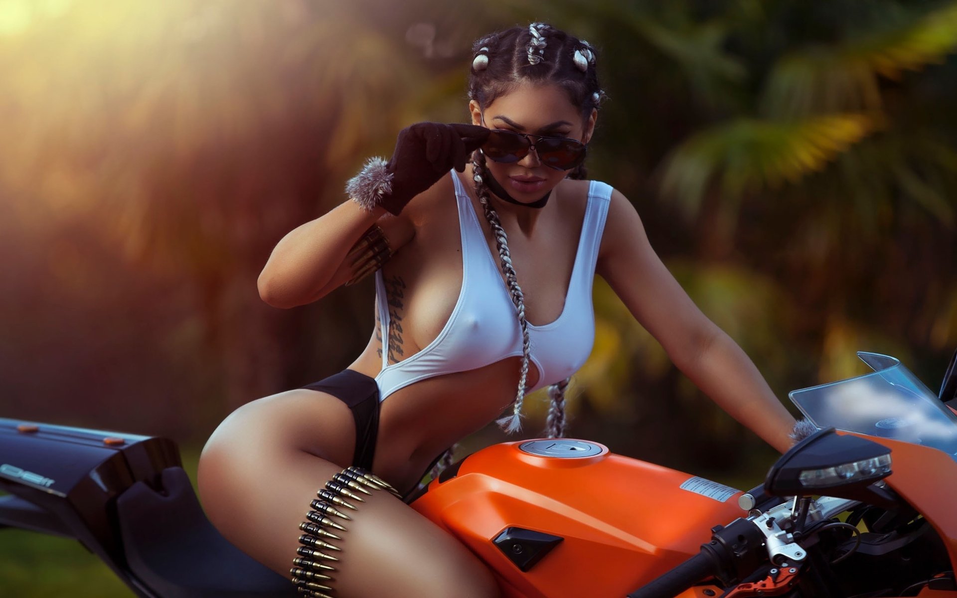 Take a pause and enjoy Girls with tattoos and motorcycles — streaming from Medan