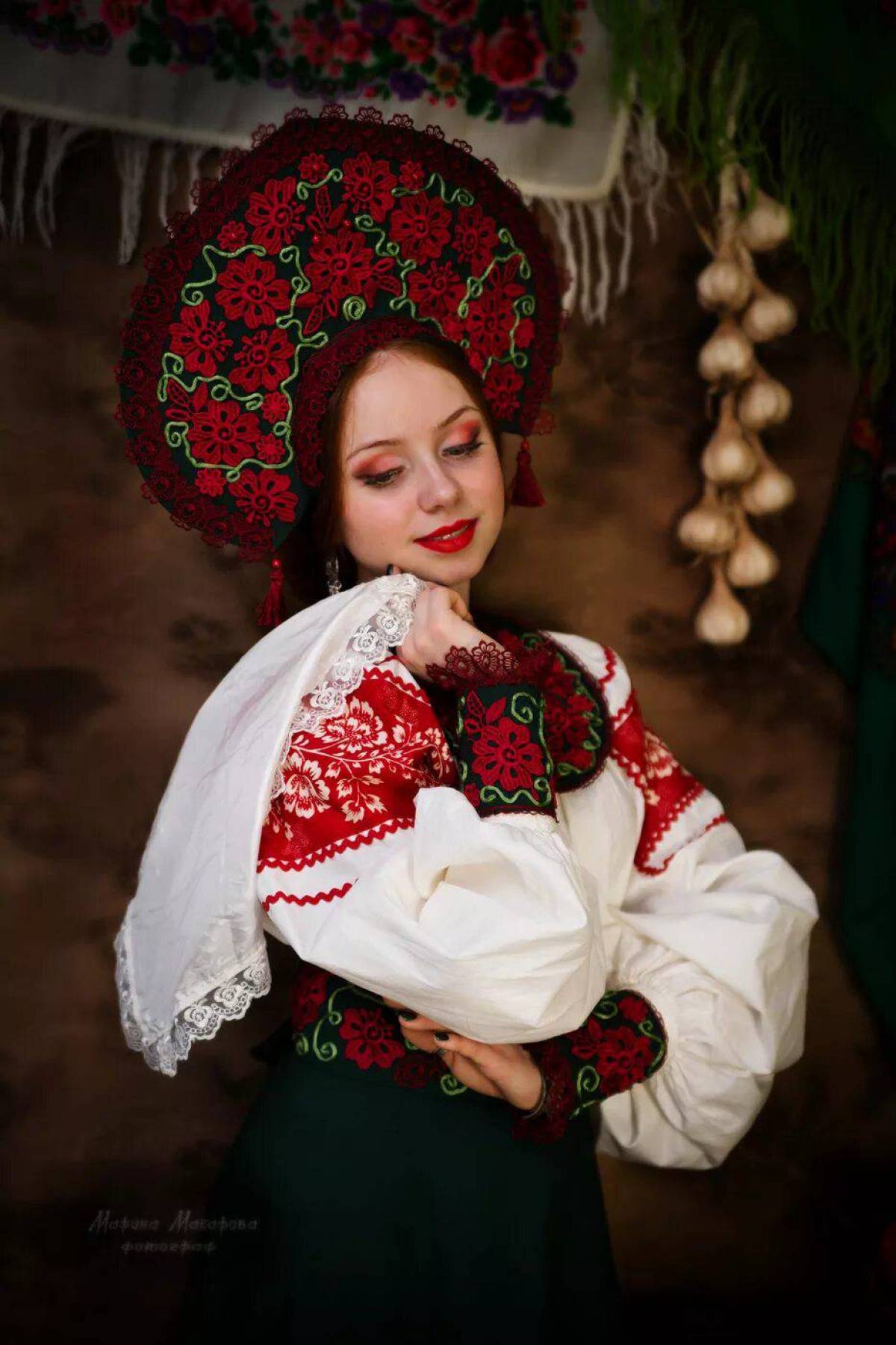 Take a pause and enjoy Women in Slavic costumes — streaming from Medan