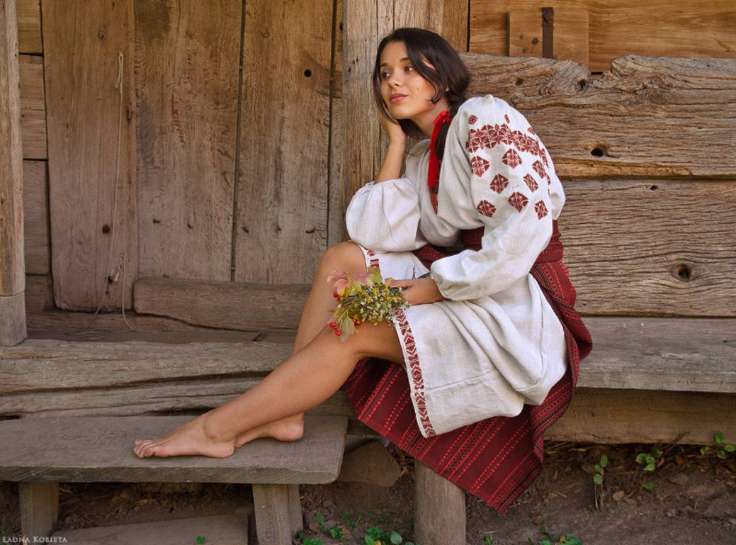 Fresh photos, fresh mood — Women in Slavic costumes online in Medan
