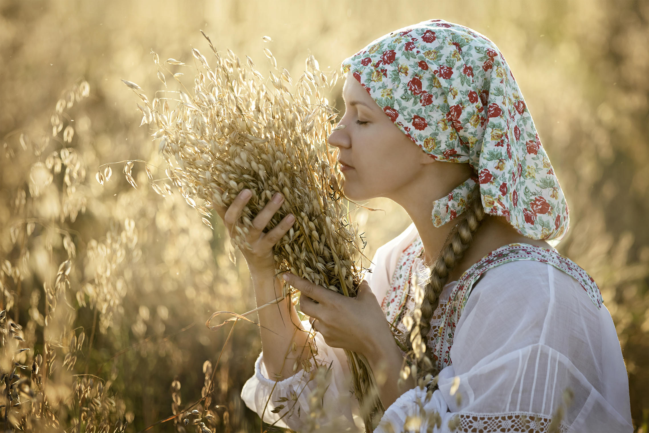 Photo Women in Slavic costumes in Medan